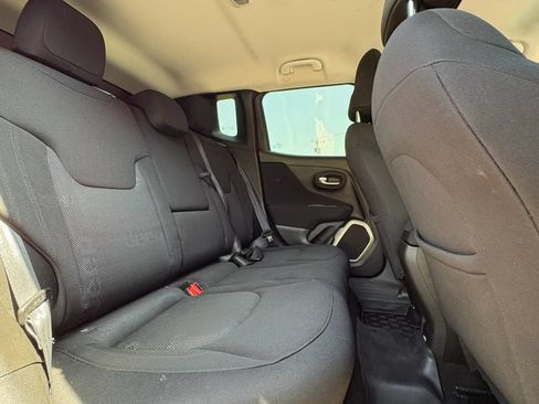 Used 2017 Jeep Renegade Latitude w/ Popular Equipment Group AWD/4WD image 27