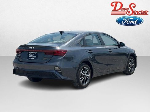 Used 2023 Kia Forte LXS w/ LXS Technology Package FWD image 7