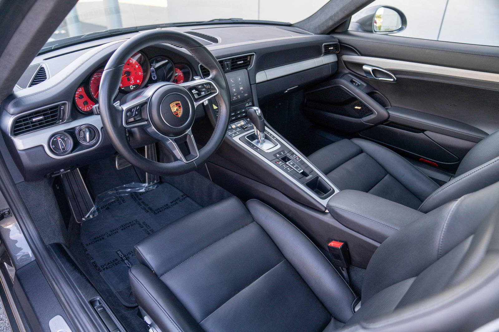 Certified 2018 Porsche 911 Carrera RWD image 4