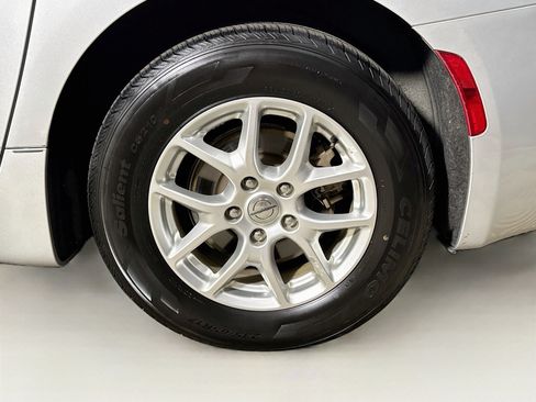 Used 2023 Chrysler Voyager LX FWD image 30