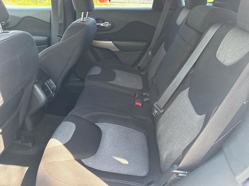 Used 2018 Jeep Cherokee Latitude image 9