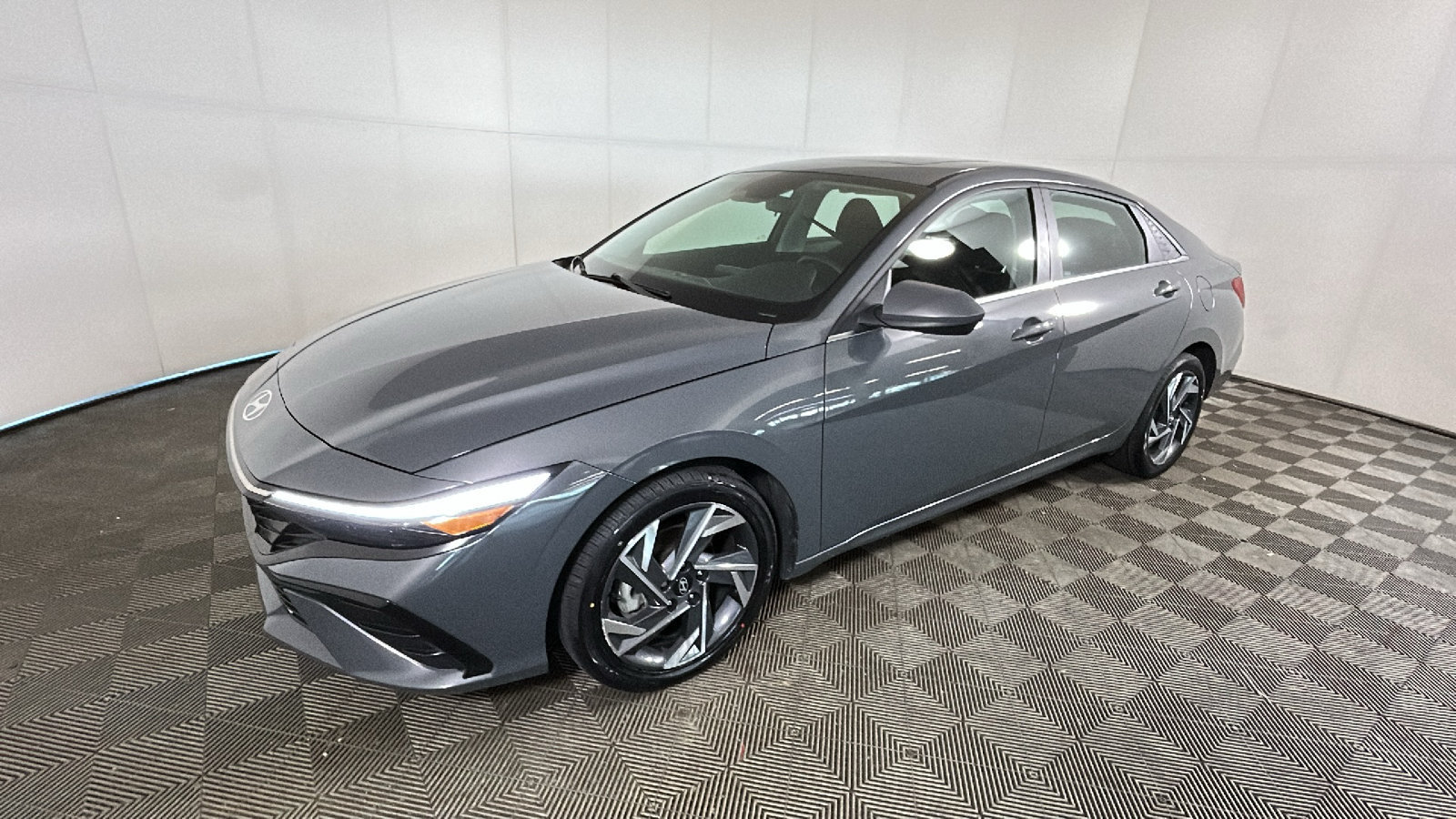 Used 2024 Hyundai Elantra SEL w/ Convenience Package FWD image 8