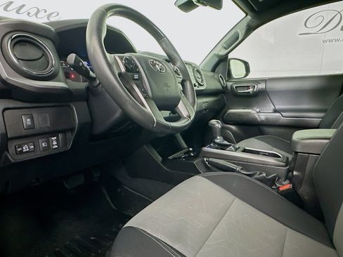 Used 2023 Toyota Tacoma TRD Sport image 7