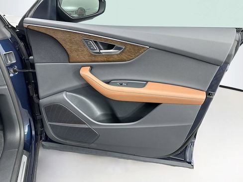 Used 2025 Audi Q8 Premium Plus image 24