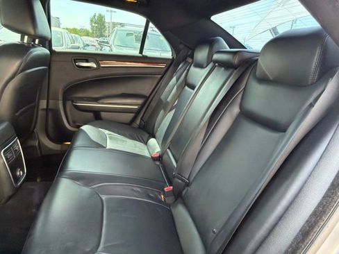 Used 2014 Chrysler 300 AWD w/ Driver Convenience Group image 20