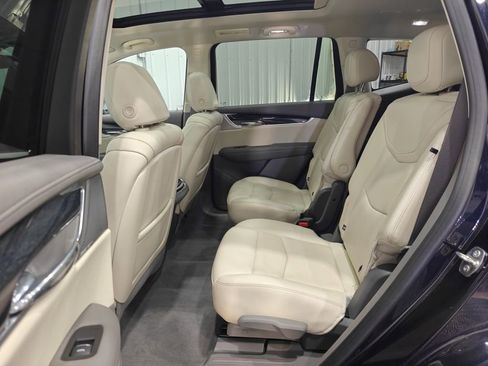 Used 2021 Cadillac XT6 Premium Luxury AWD/4WD image 29
