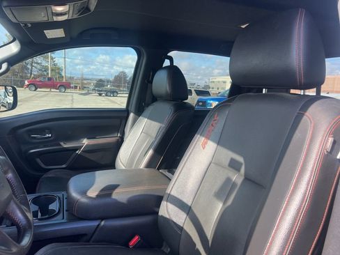 Used 2021 Nissan Titan PRO-4X w/ Pro-4x Convenience Package image 9