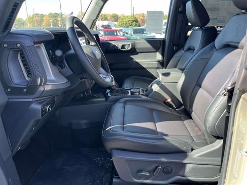 New 2025 Ford Bronco Outer Banks w/ Sasquatch Package image 11