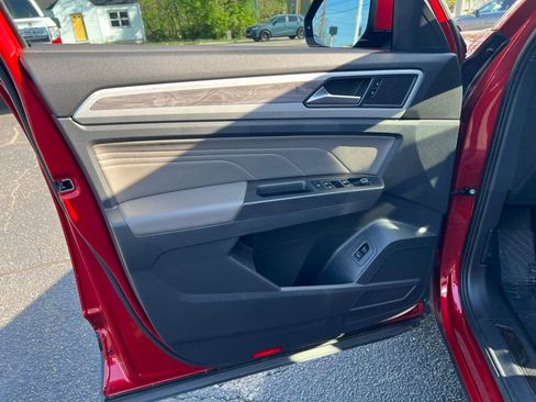 Used 2022 Volkswagen Atlas Cross Sport SE w/ Black Wheel Package image 13