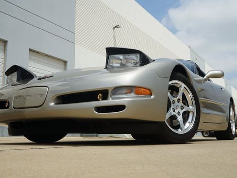 Used 2000 Chevrolet Corvette Coupe w/ Memory Pkg RWD image 4