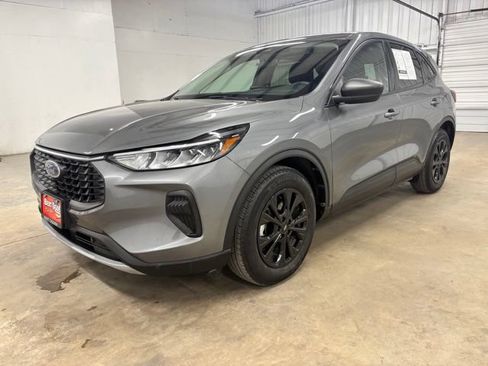 Used 2025 Ford Escape Active FWD image 3