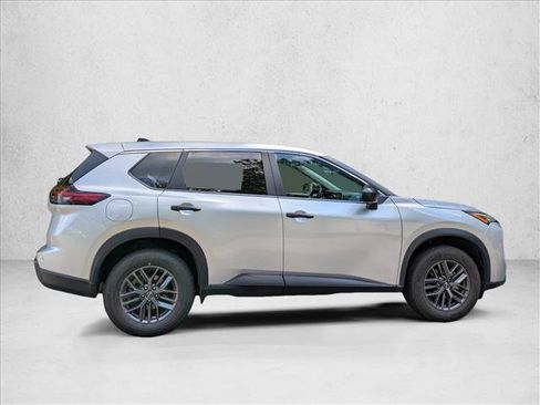 Used 2024 Nissan Rogue S FWD image 4