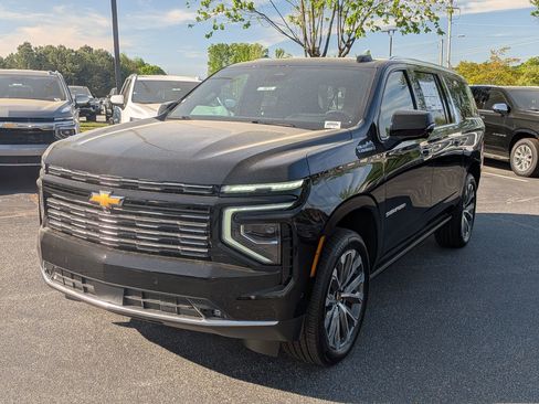 New 2026 Chevrolet Suburban High Country AWD/4WD image 3