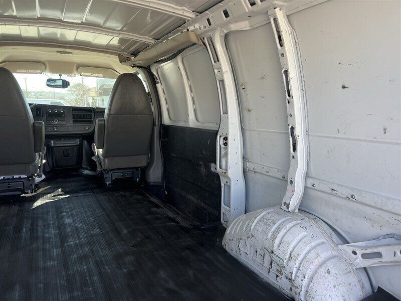 Used 2013 GMC Savana 2500 RWD image 10