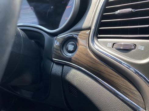 Used 2018 Jeep Grand Cherokee Overland RWD image 24