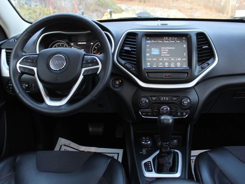 Used 2015 Jeep Cherokee Trailhawk w/ Comfort/Convenience Group image 19