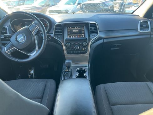 Certified 2019 Jeep Grand Cherokee Laredo image 17