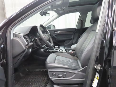 Used 2023 Audi Q5 2.0T Premium w/ Convenience Package image 9