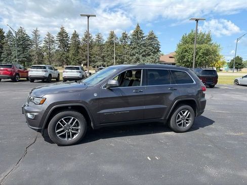 Used 2020 Jeep Grand Cherokee Laredo w/ Quick Order Package 2BN North AWD/4WD image 2