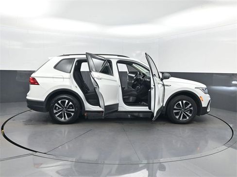 Used 2022 Volkswagen Tiguan S image 38