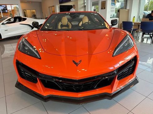 Used 2025 Chevrolet Corvette Z06 RWD image 3