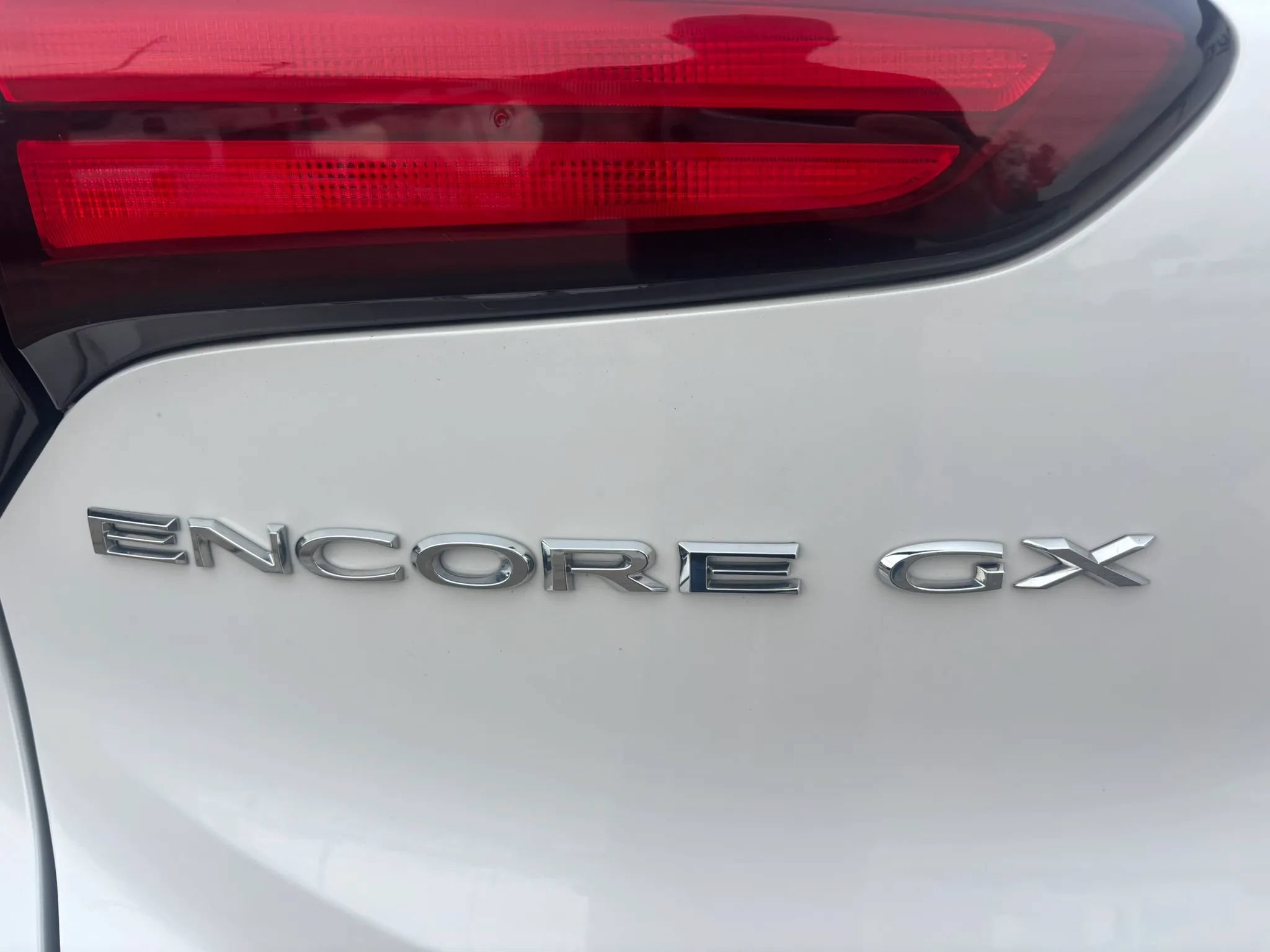 Used 2023 Buick Encore GX Select w/ Sport Touring Package FWD image 5