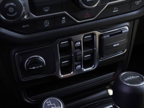 New 2026 Jeep Gladiator Sport AWD/4WD image 16