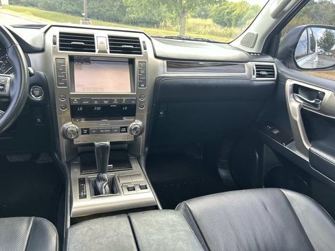 Used 2019 Lexus GX 460 w/ Navigation Package AWD/4WD image 23