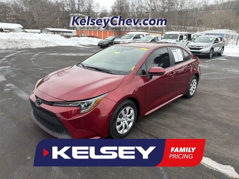 Used 2022 Toyota Corolla LE image 1