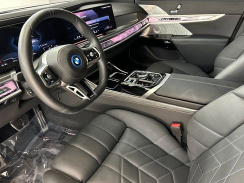 Used 2023 BMW i7 xDrive60 w/ Executive Package 2 AWD/4WD image 4