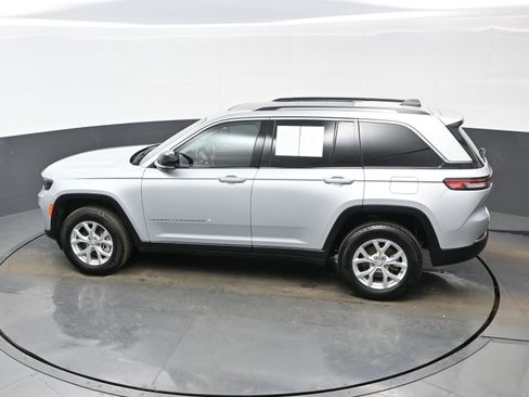 Used 2024 Jeep Grand Cherokee Limited image 33