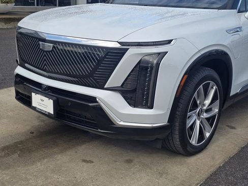 New 2026 Cadillac Vistiq Luxury AWD/4WD image 10