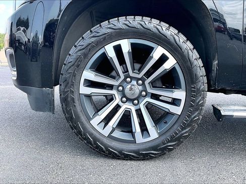 Used 2020 GMC Yukon Denali w/ Denali Premium Package AWD/4WD image 2