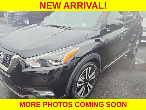 Used 2019 Nissan Kicks SR w/ SR Premium Package FWD image 4