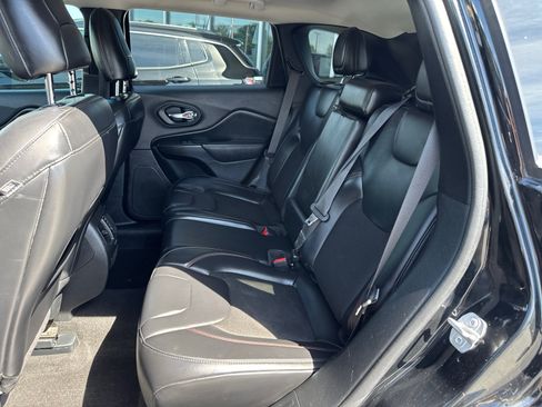 Used 2020 Jeep Cherokee Trailhawk w/ Cold Weather Group AWD/4WD image 6