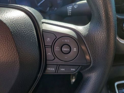 Used 2025 Toyota Corolla LE image 28