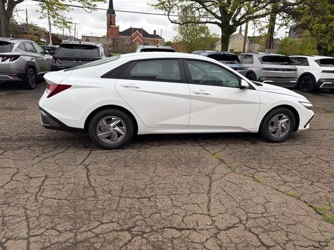 New 2026 Hyundai Elantra SE FWD image 8