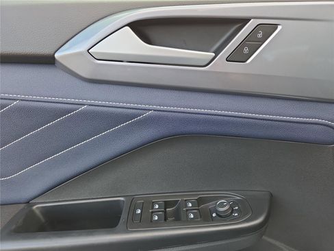 Certified 2025 Volkswagen Taos SEL image 12