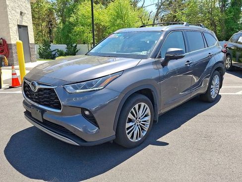 Used 2023 Toyota Highlander Platinum AWD/4WD image 2