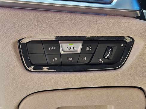 Used 2019 BMW 330i xDrive Sedan w/ Premium Package AWD/4WD image 19