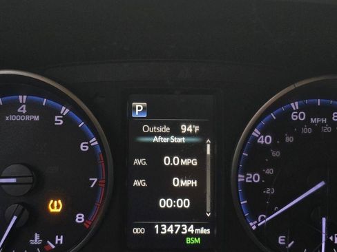 Used 2018 Toyota RAV4 XLE AWD/4WD image 24