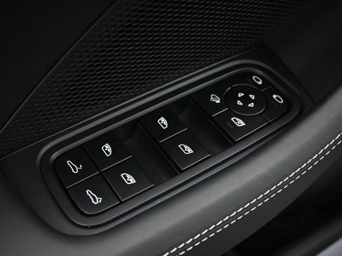 Certified 2026 Porsche Panamera image 18