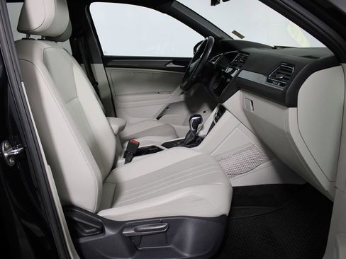 Used 2022 Volkswagen Tiguan SE R-Line image 12