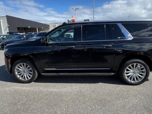 Used 2022 Cadillac Escalade ESV Luxury image 3