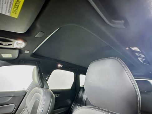 Used 2021 Volvo XC60 T5 R-Design w/ Advanced Package image 26