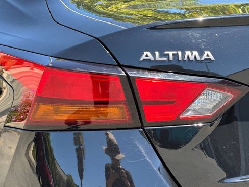 Used 2025 Nissan Altima 2.5 SV FWD image 28