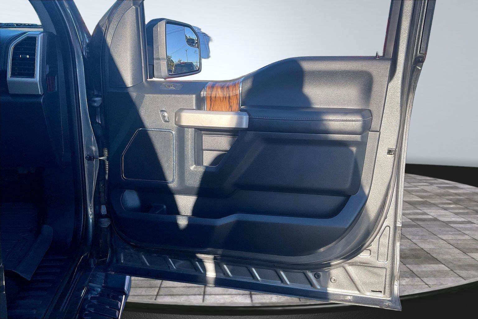 Used 2019 Ford F150 Lariat w/ Max Trailer Tow Package AWD/4WD image 25