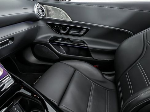 Used 2022 Mercedes-Benz SL 55 AMG 4MATIC image 29