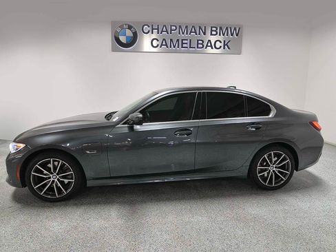 Used 2022 BMW 330e xDrive w/ Premium Package AWD/4WD image 4