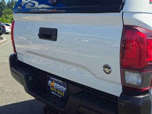 Used 2019 Toyota Tacoma TRD Off-Road w/ Technology Package AWD/4WD image 13